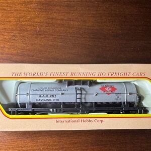 IHC Diamond Alkali Chemicals HO Scale Tanker Train Car (New)